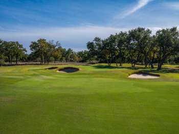 Green at the short 8th hole. Photo by Larry Lambrecht