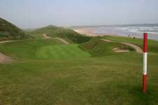 The famous punchbowl green at the 14th