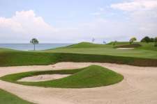 Gary Players curious bunker inside a bunker on the 10th