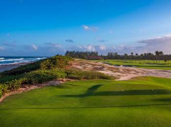 Tee shot on 18th. Photo by Larry Lambrecht